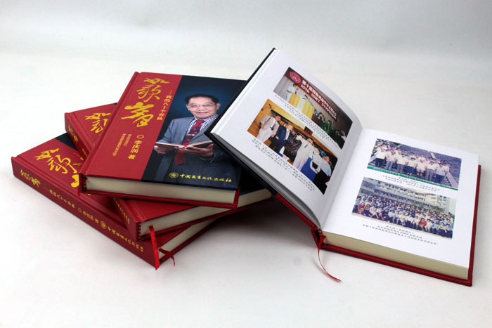 立足诚信服务，客户真诚致谢为长沙印刷厂日大彩印送来锦旗